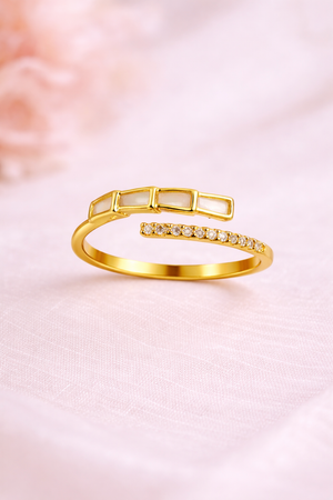 Mother Of Pearl Crystal Ring |4| Mehrooh