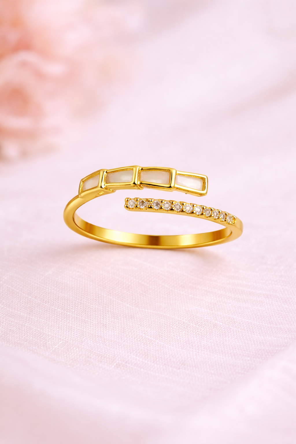 Mother Of Pearl Crystal Ring |4| Mehrooh